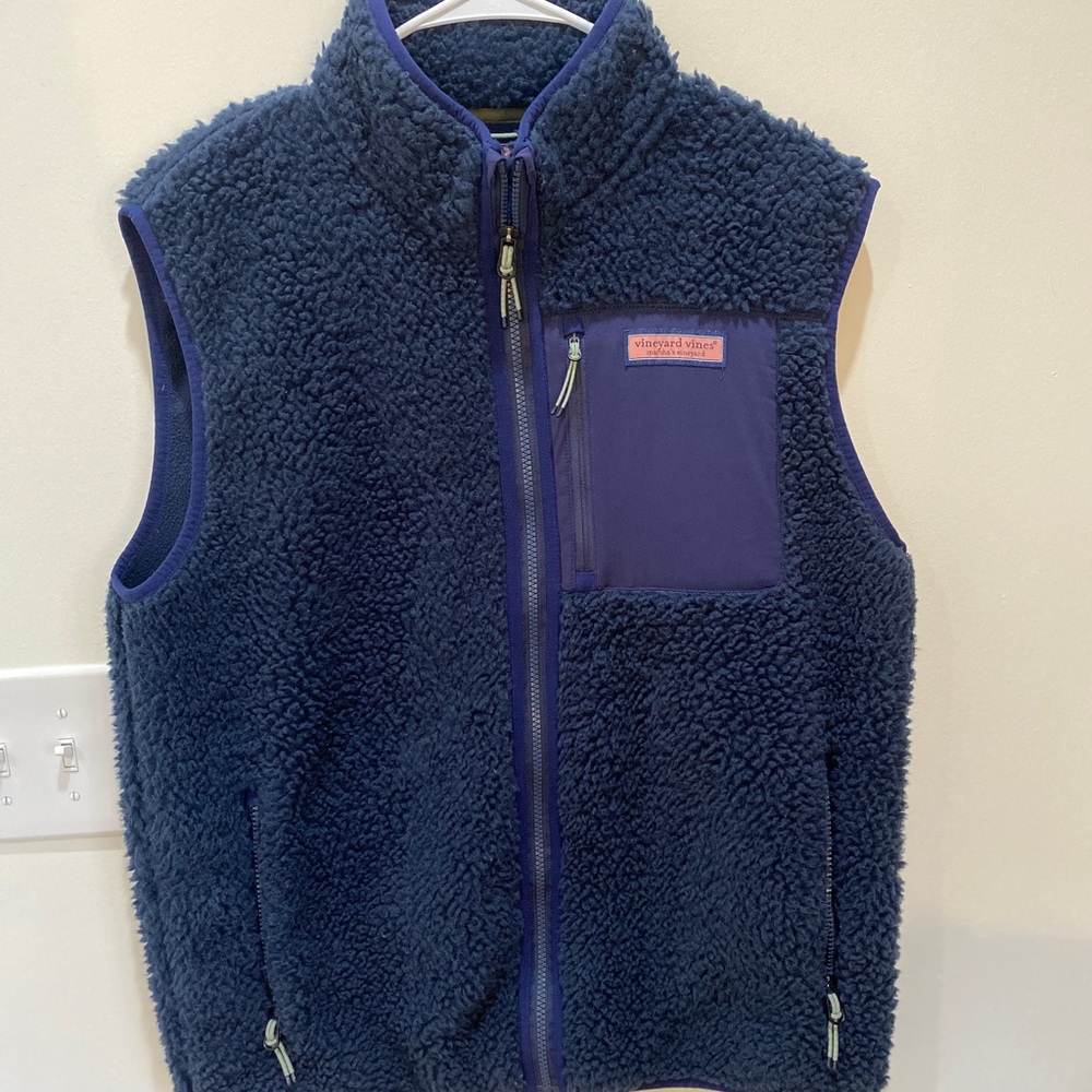 Men’s vineyard vines navy blue Sherpa vest size medium. Smoke free, like new